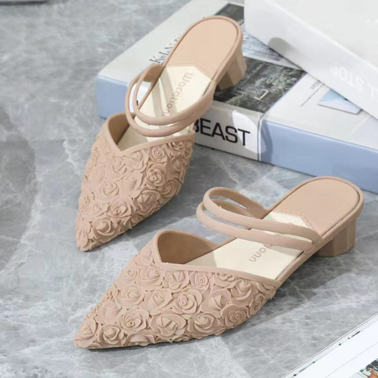 Pointed Toe Fashion Slip-On Sandals for Women