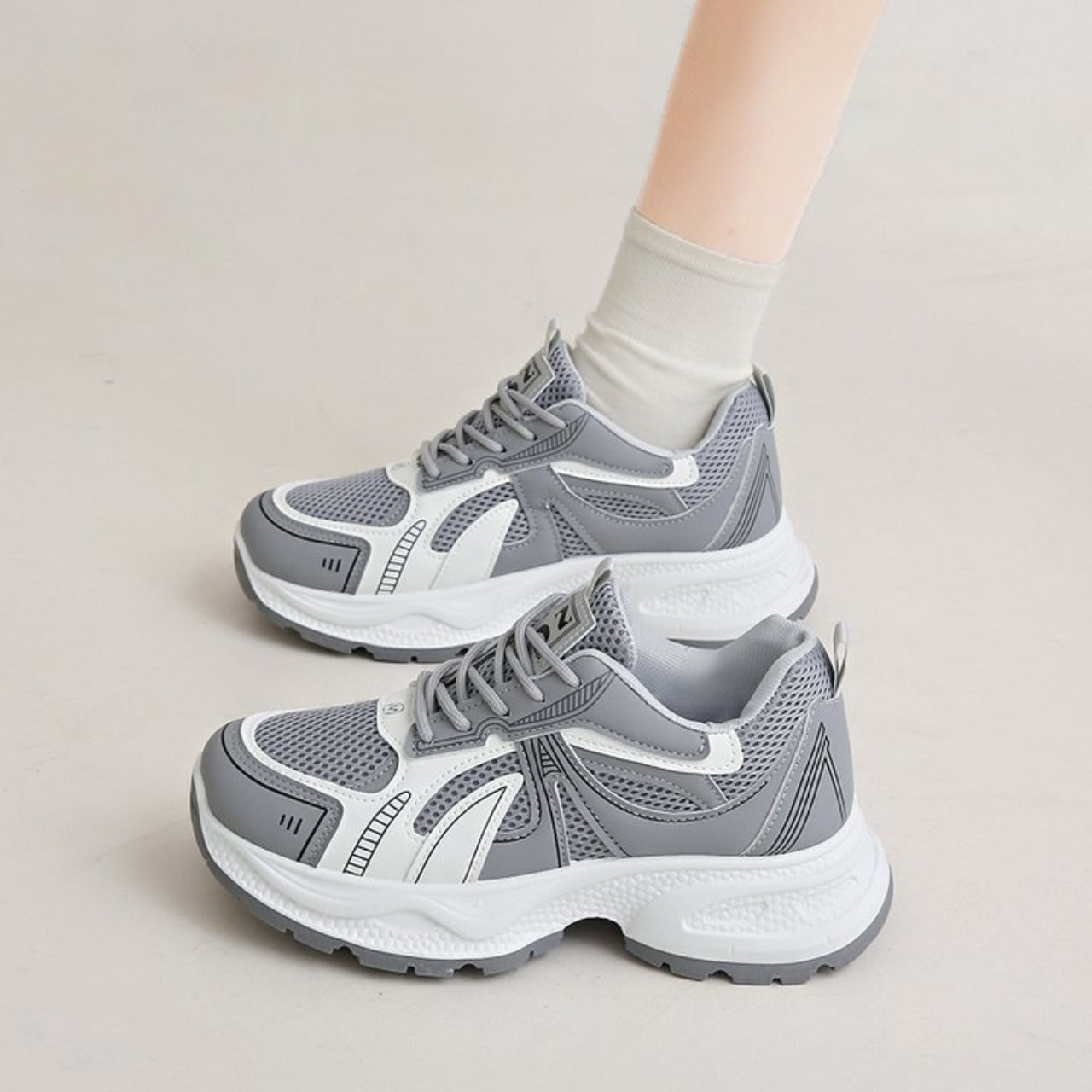Latest Breathable Fashion Summer Fit Sports Sneakers for Women
