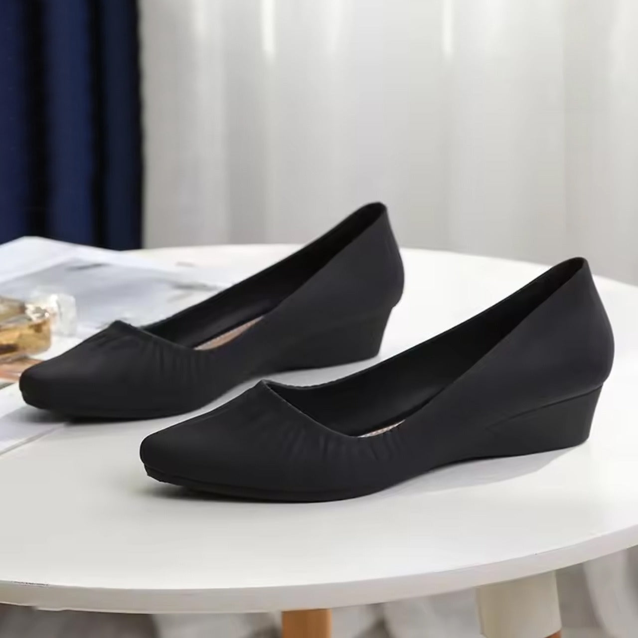 Pointed Toe Fashion Solid Color Wedge Low Heels Shoes for Women