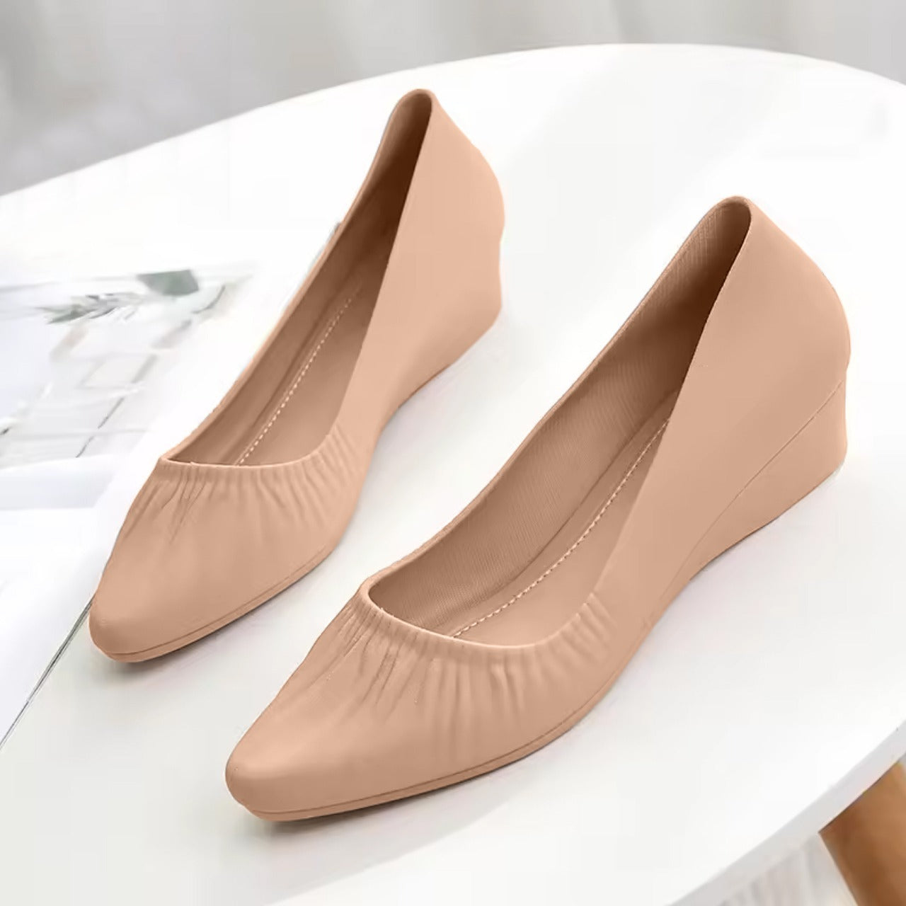 Pointed Toe Fashion Solid Color Wedge Low Heels Shoes for Women