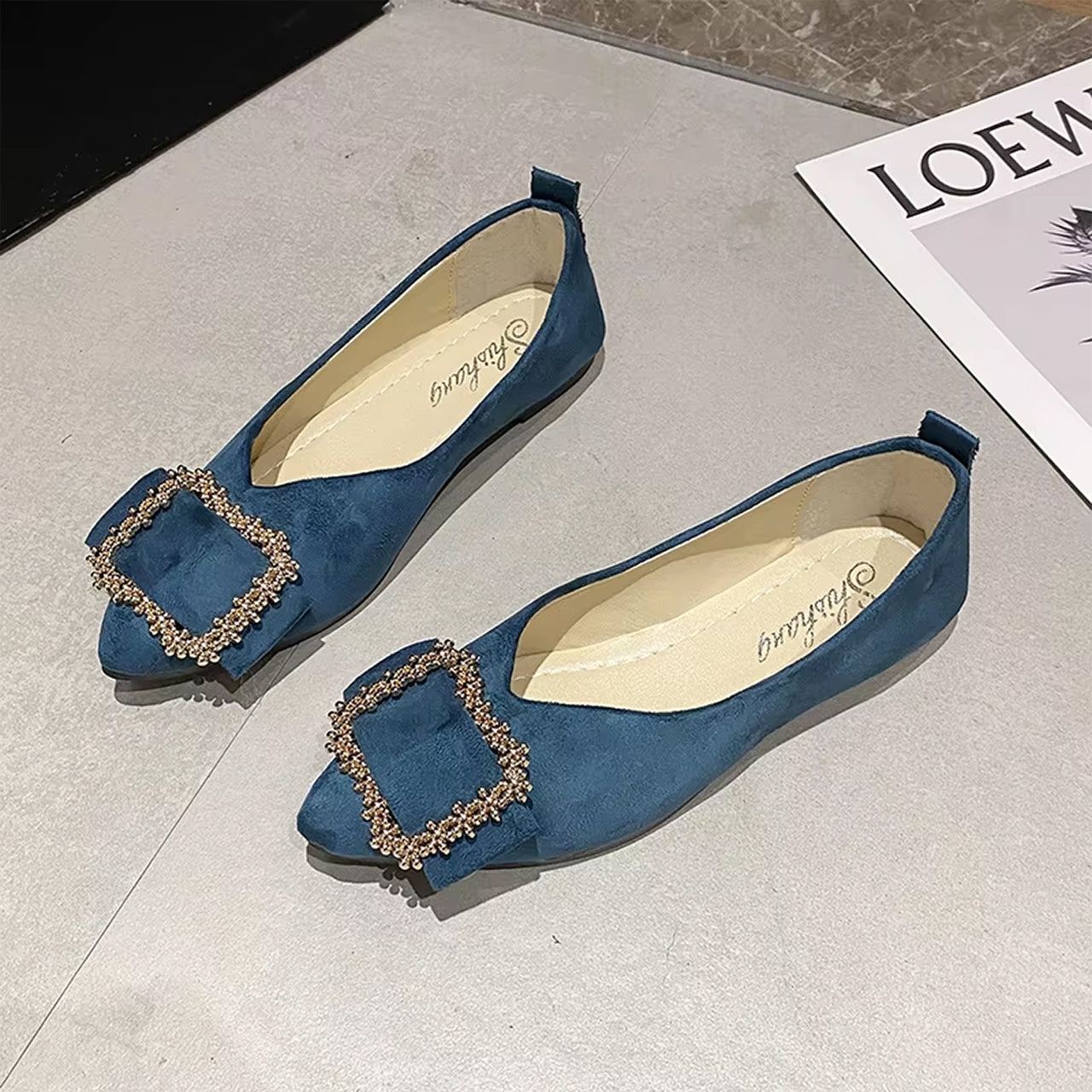 Summer Fashion Pointed Velvet Fabric Buckle Decor Flat Sandal Shoes for Women