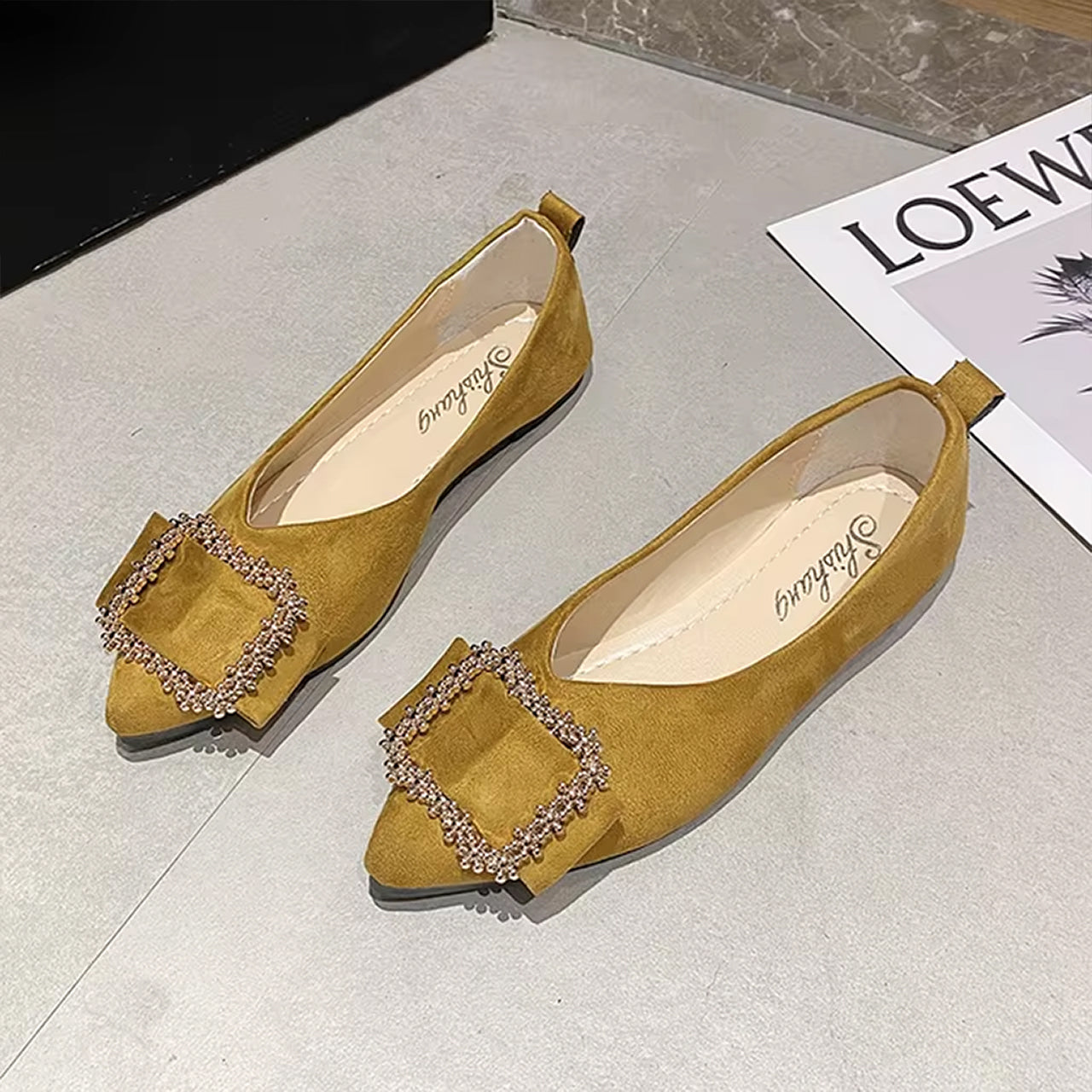 Summer Fashion Pointed Velvet Fabric Buckle Decor Flat Sandal Shoes for Women