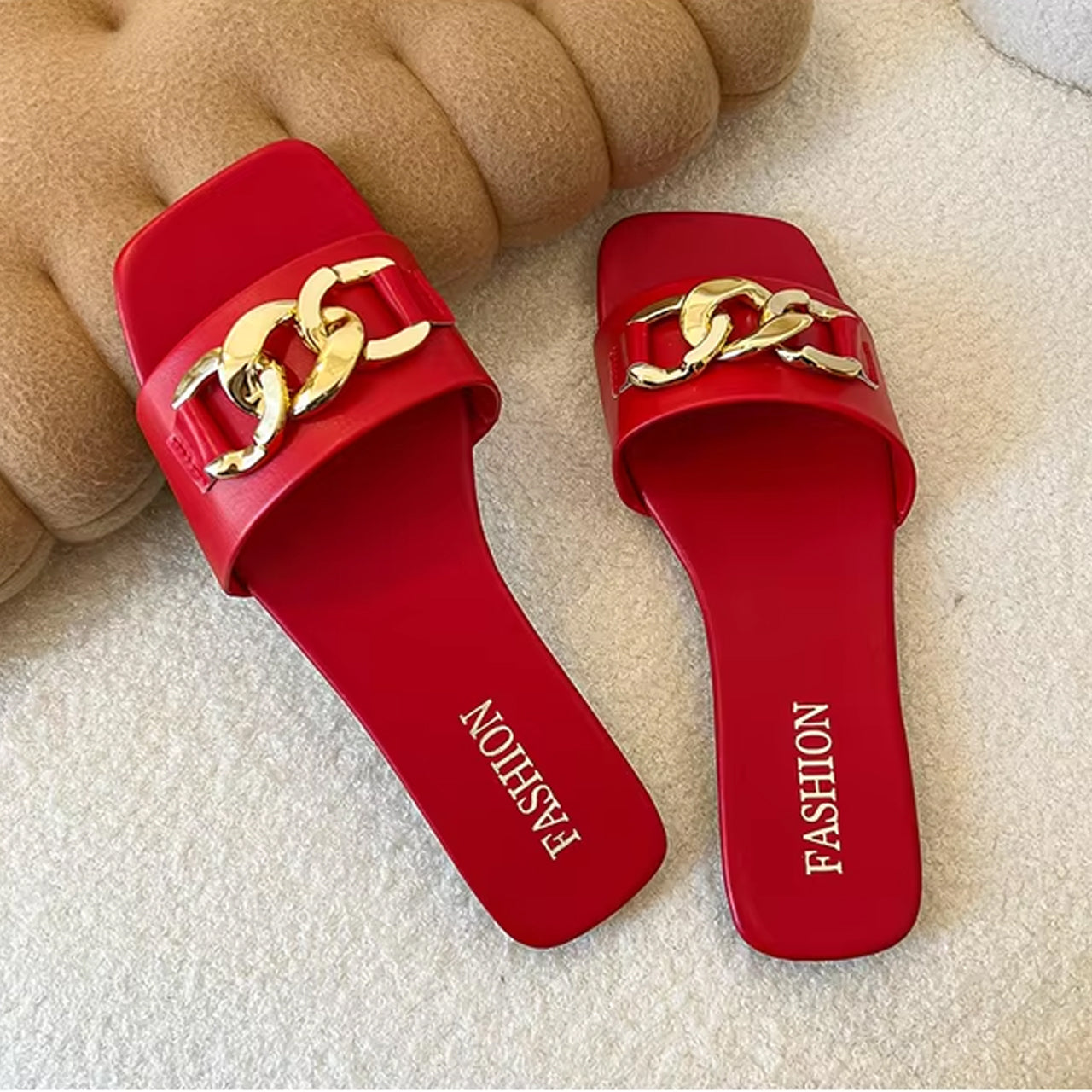 Quilted Round Lock Style Flat Sandals for Women