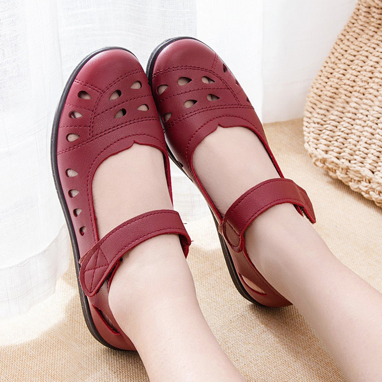 Slip-on Style Closed Toe Flat Casual Hole Pattern Sandals for Ladies