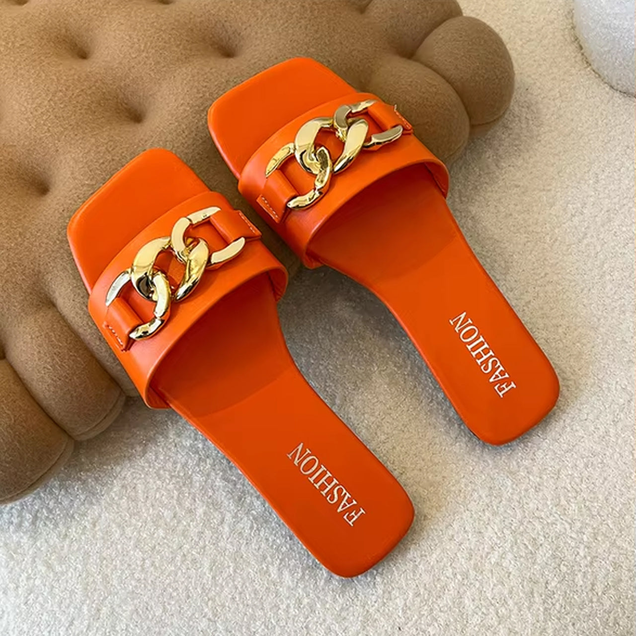 Quilted Round Lock Style Flat Sandals for Women