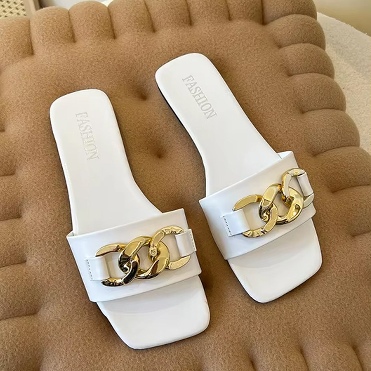 Quilted Round Lock Style Flat Sandals for Women