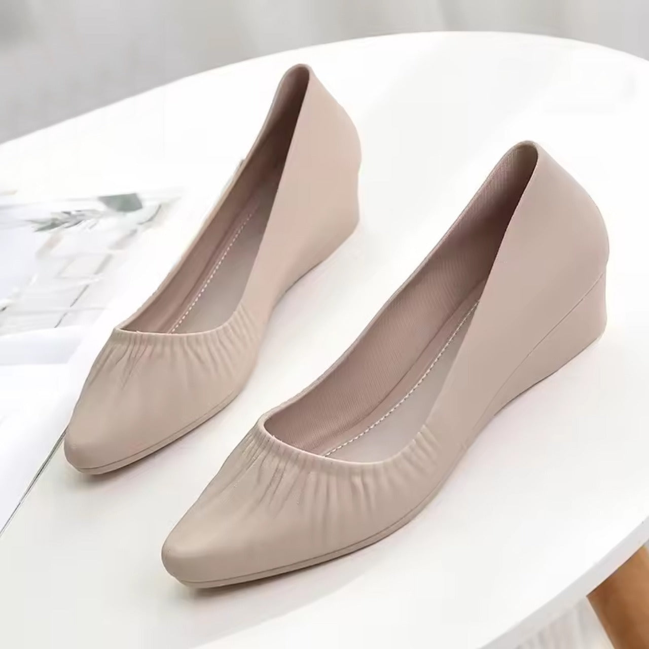 Pointed Toe Fashion Solid Color Wedge Low Heels Shoes for Women