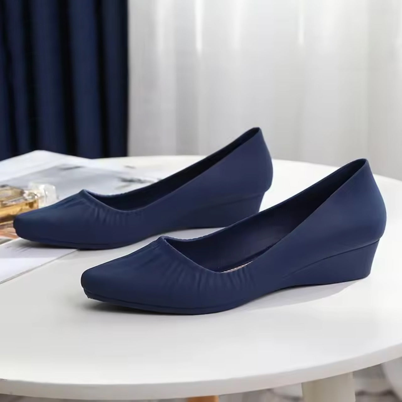 Pointed Toe Fashion Solid Color Wedge Low Heels Shoes for Women