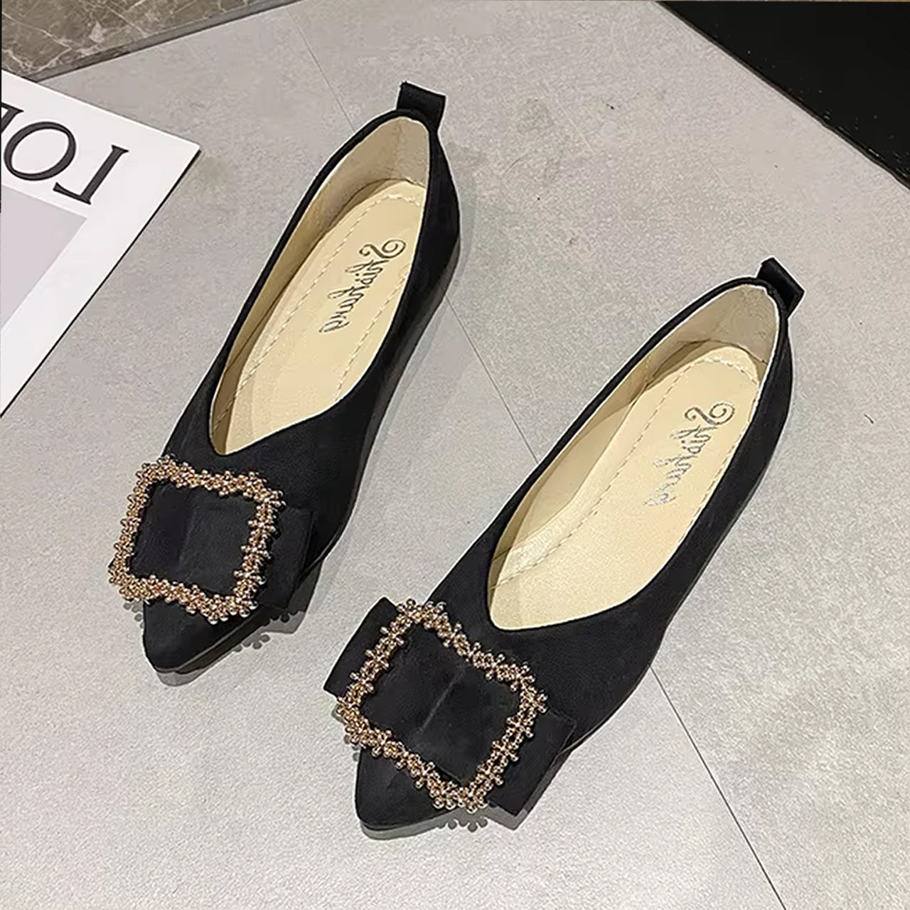 Summer Fashion Pointed Velvet Fabric Buckle Decor Flat Sandal Shoes for Women