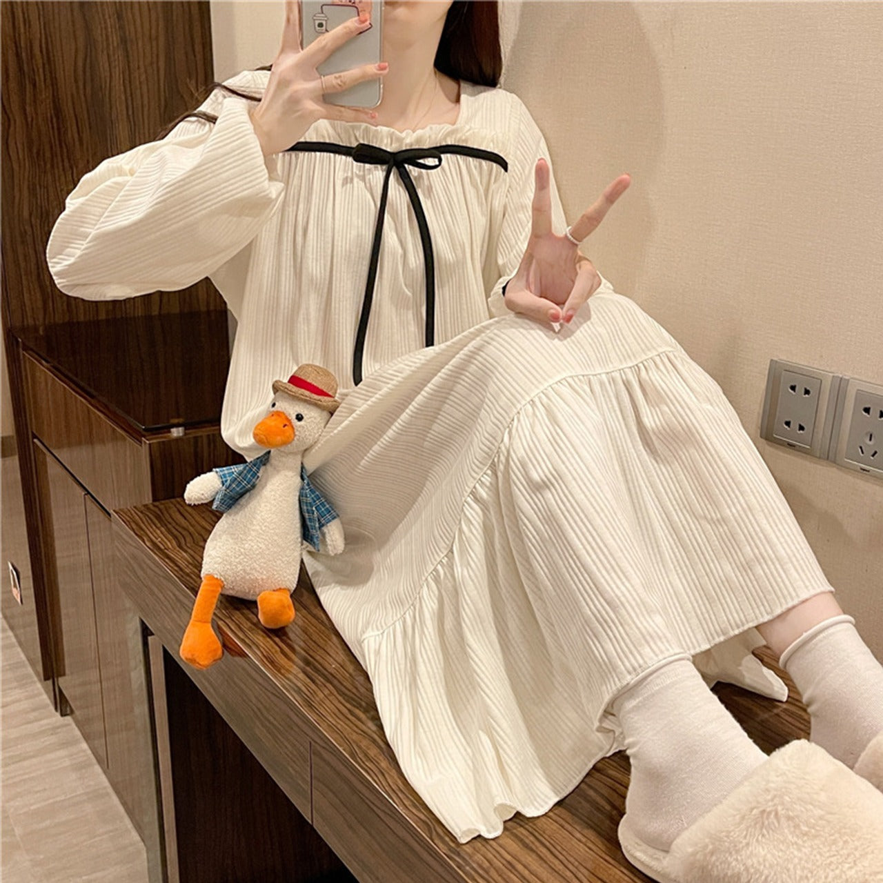 Spring Autumn Fashion Solid Color Night Wear Gown for Women