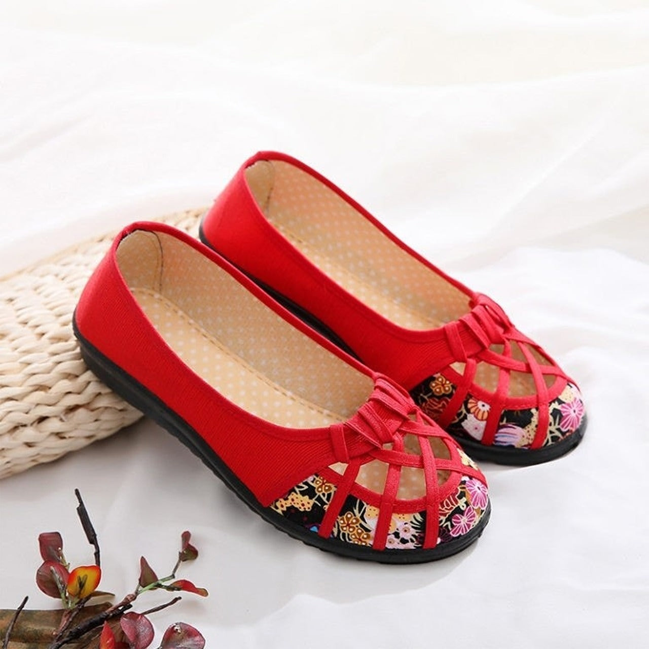 New Canvas Hollow Out Fashion Breathable Moccasin Shoes for Women