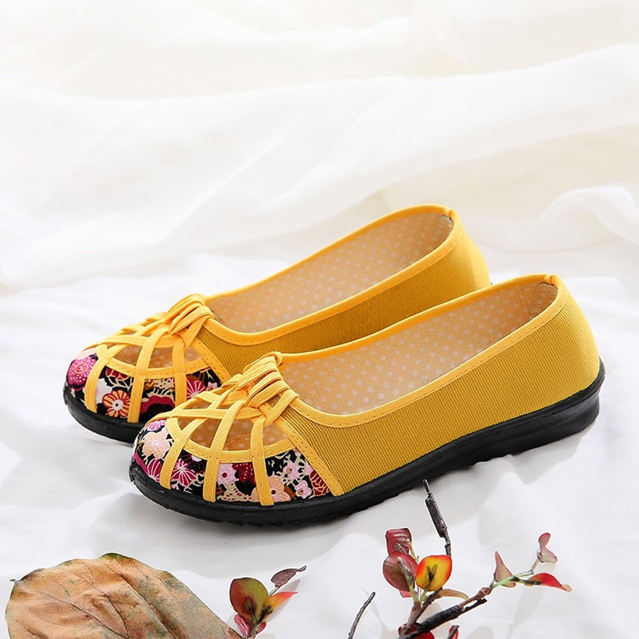 New Canvas Hollow Out Fashion Breathable Moccasin Shoes for Women