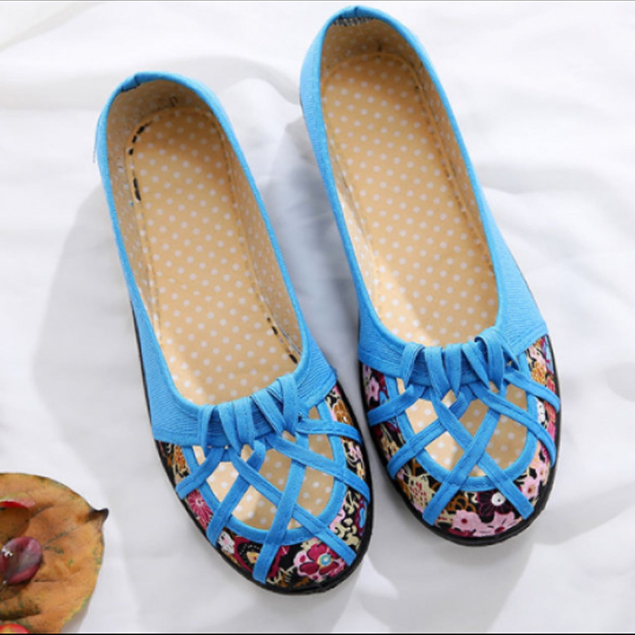 New Canvas Hollow Out Fashion Breathable Moccasin Shoes for Women